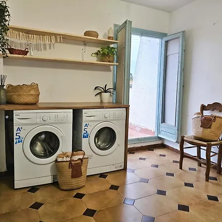 Апартаменти Nomad Haux In The Heart Of Tossa 9 *