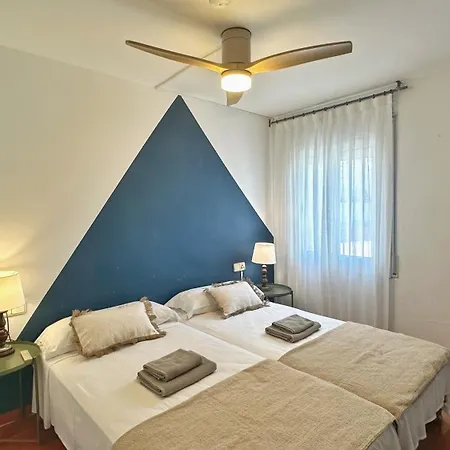 Апартаменти Nomad Haux In The Heart Of Tossa 9 *